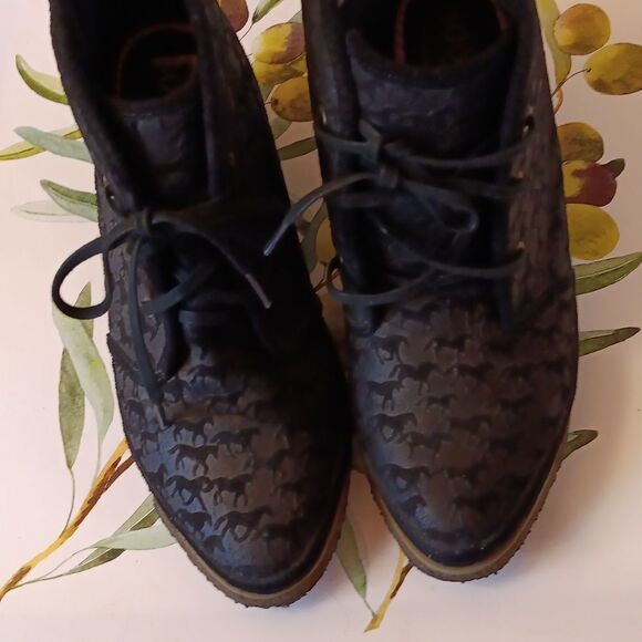 80%20 Shoes - 80 % 20 Anthropologie Hidden Wedge Embossed Booties